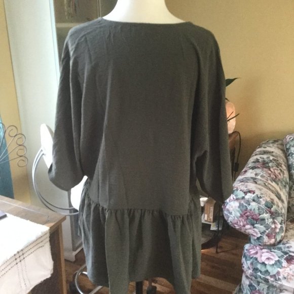 new without tags Button up peplum blouse - Picture 4 of 4